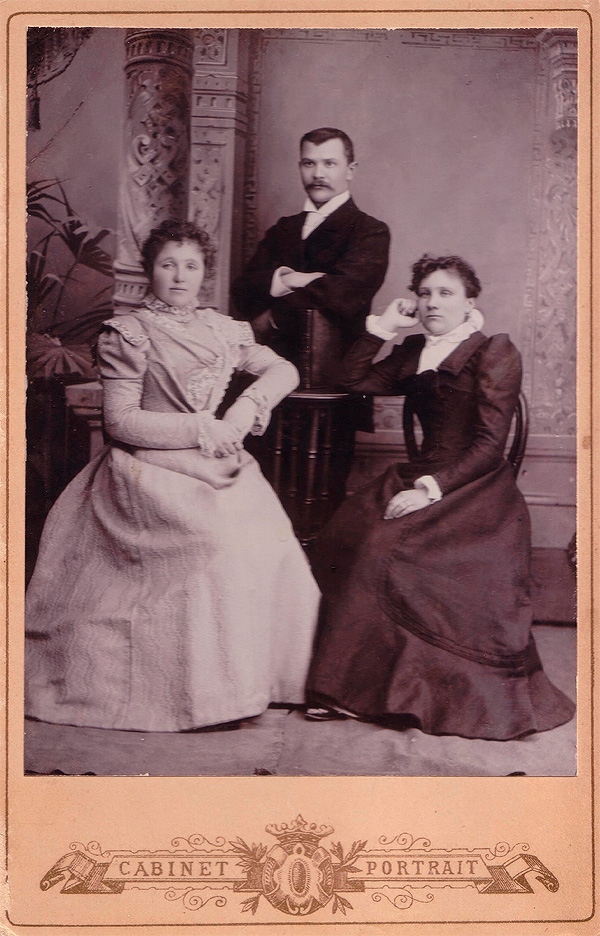 Федор Николаевич Жинкин с сестрой и супругой (фото 1890-х гг.)
